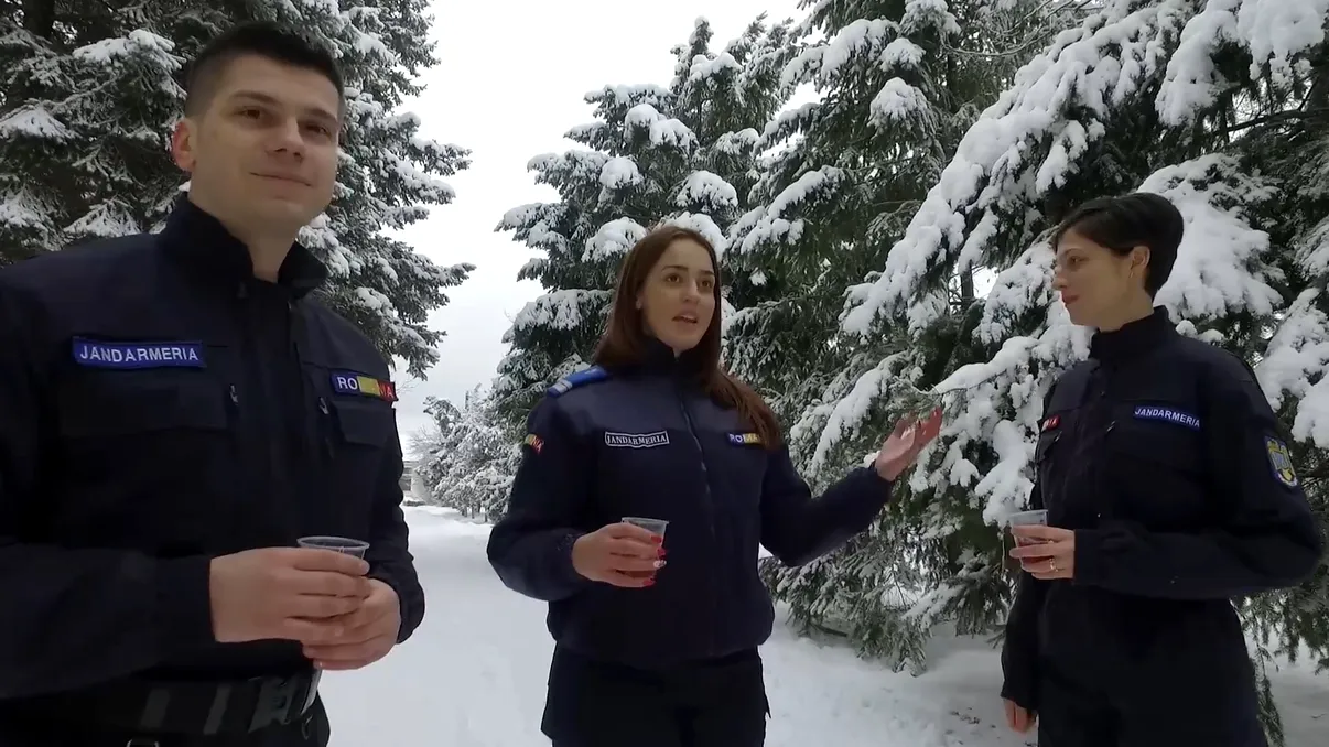 Jandarmeria, penibilă pe Facebook. Comentariile sunt de aur: „O, rămâi, rămâi în dubă”