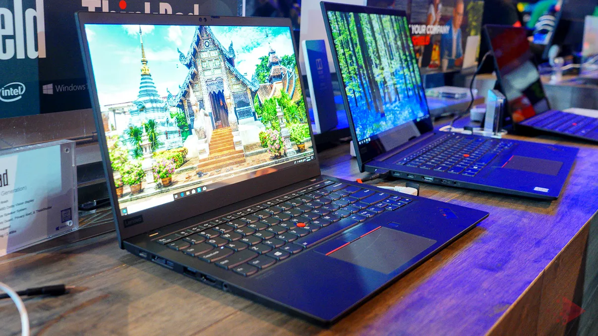 Datare cu Carbon: cum e în 2019 poate cel mai iconic laptop Lenovo