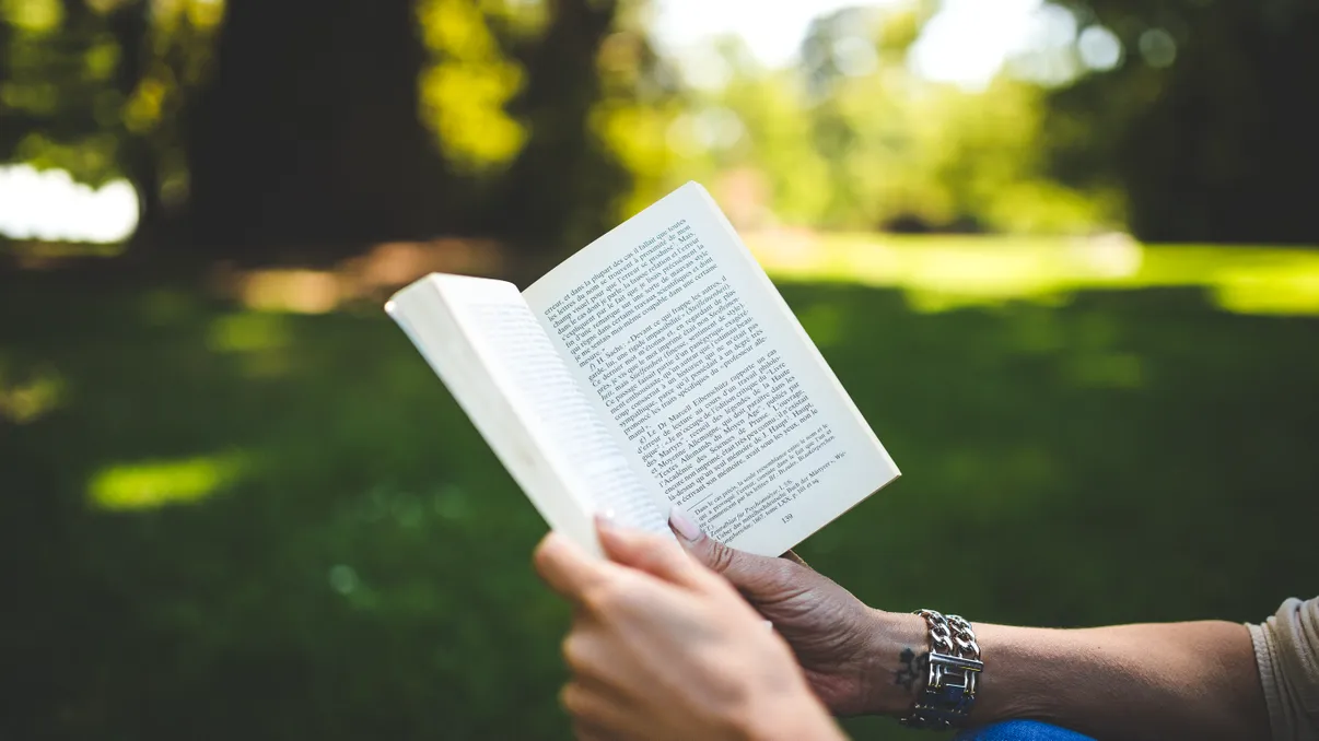 Cărți citite de români în 2018: în Olt s-a căutat „Alfabetul”