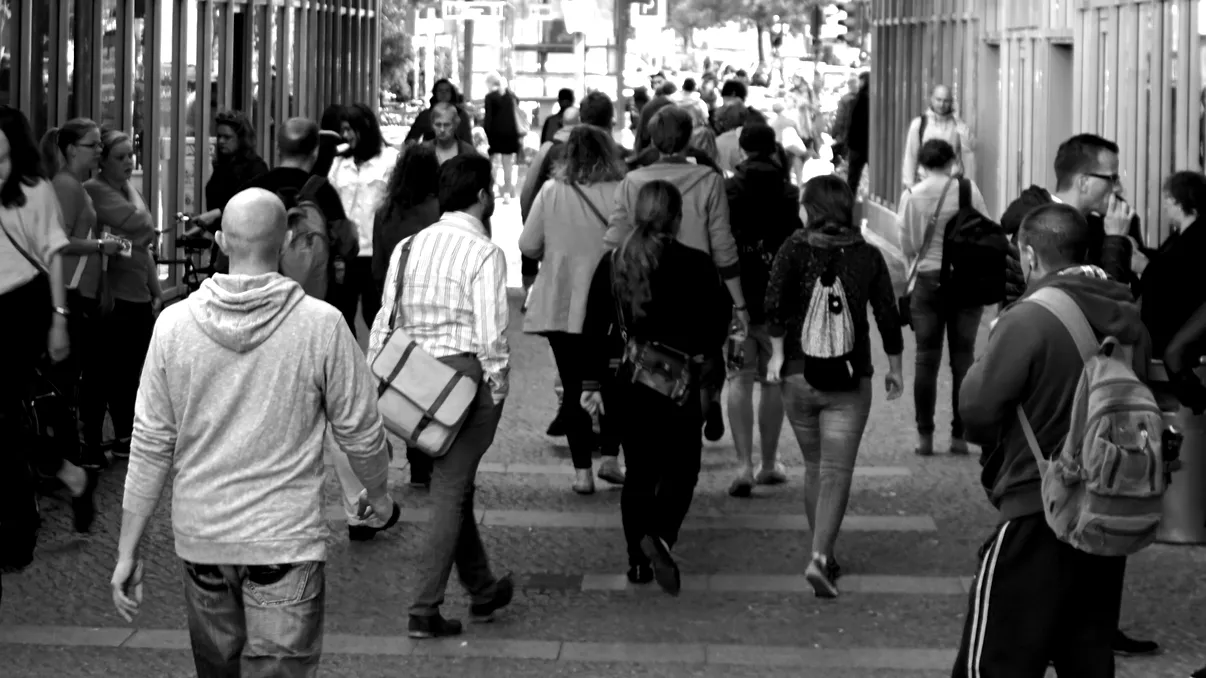 Se întâmplă de luni pentru sute de mii de români. E oficial: mare atenție la miezul nopții