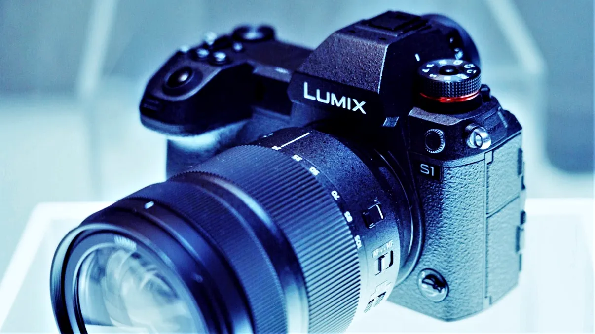 Noile camere Panasonic bagă în „ședință de urgență” Canon și Nikon
