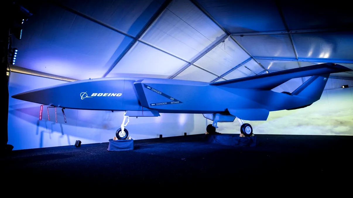 Avionul autonom militar de la Boeing va schimba modul în care se poartă războaiele