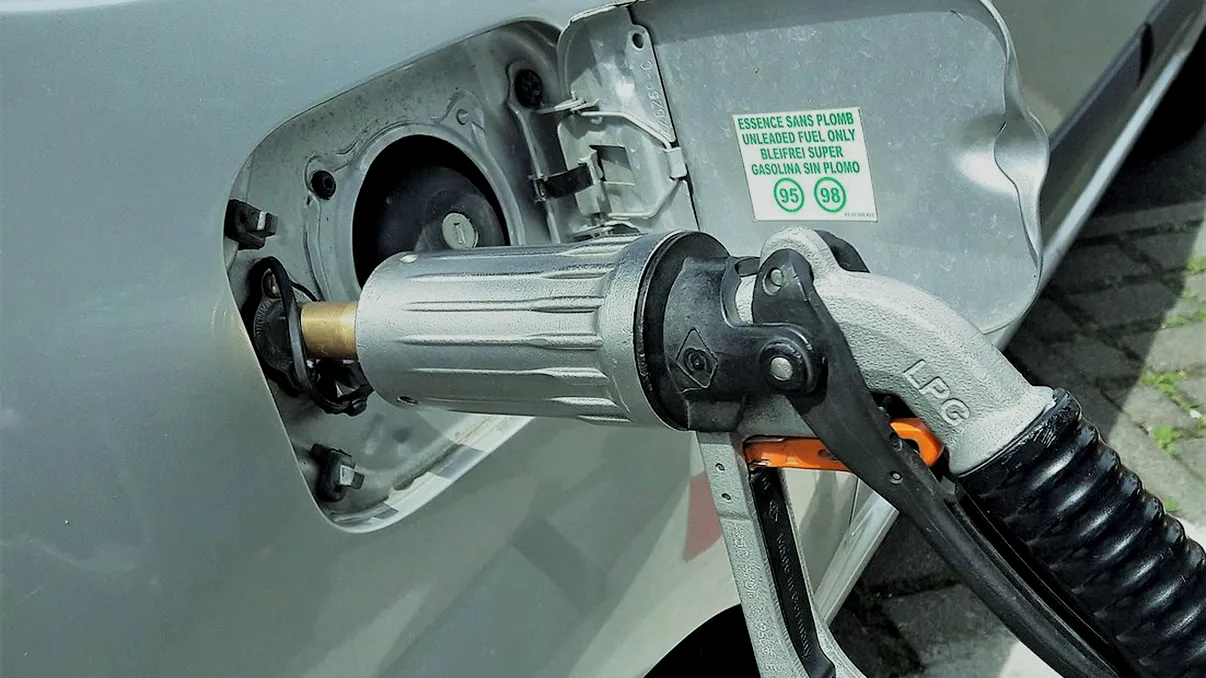 Adevărul despre GPL: cât poluează carburantul atât de iubit de români