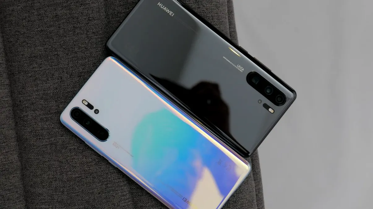 Operatorii telecom care renunță la vânzarea noilor telefoane Huawei