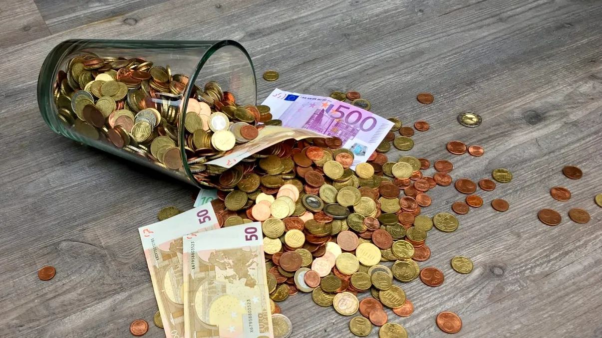 Curs valutar azi, 4 aprilie: cum evoluează valutele la curs BNR