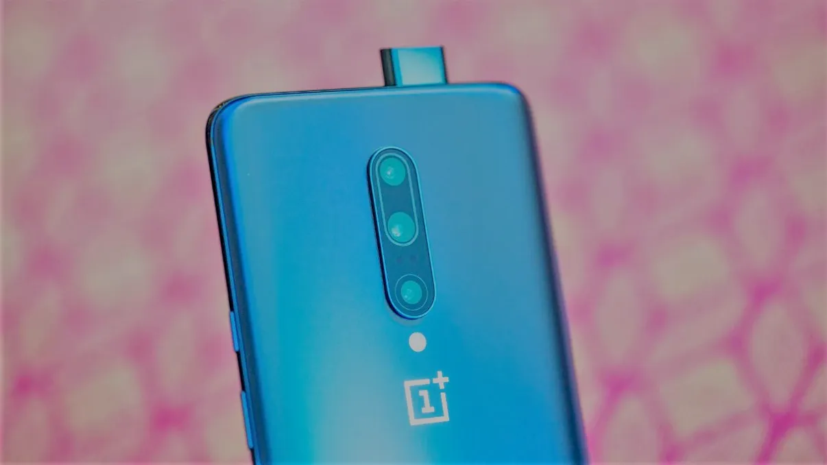 Camerele de pe OnePlus tocmai ce au devenit mai deștepte. Trebuie doar să faci ultimul update și vei fotografia mult mai bine!