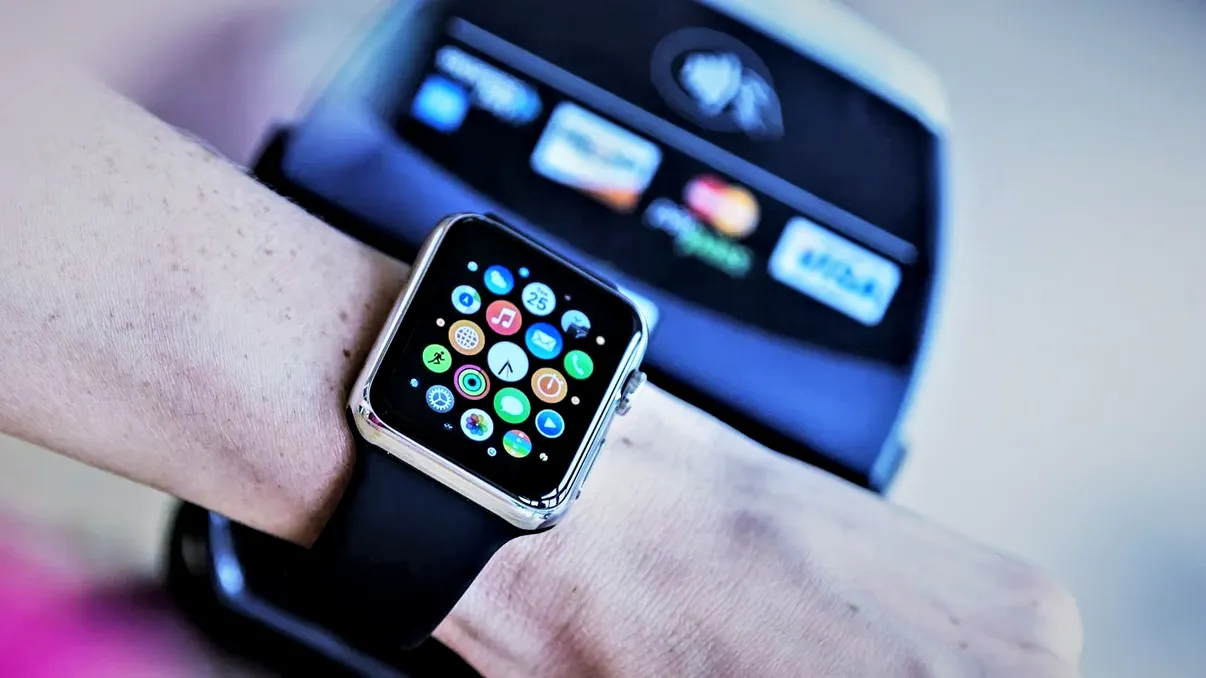 Să plătești totul fără cash în România: ce e bine și rău pentru bugetul tău