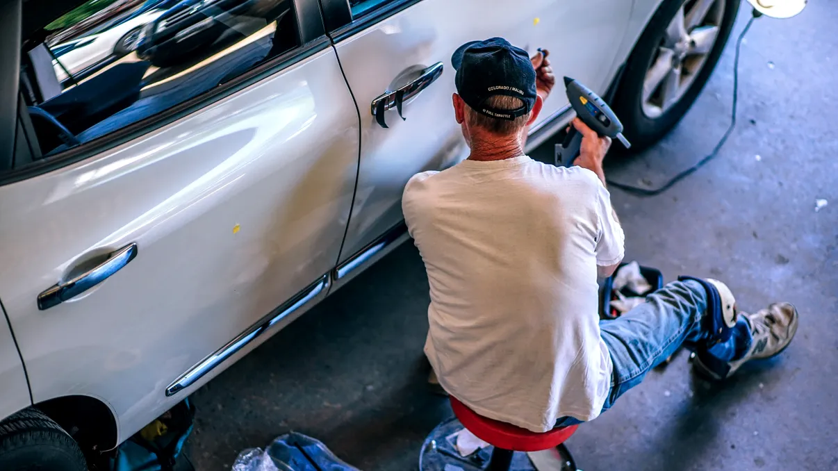 Aplicația românească ce îți rezolvă daunele la mașină în 30 de minute