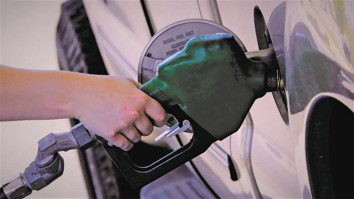 Cum găsești benzină ieftină în România și afli ce benzinării „umflă” prețul