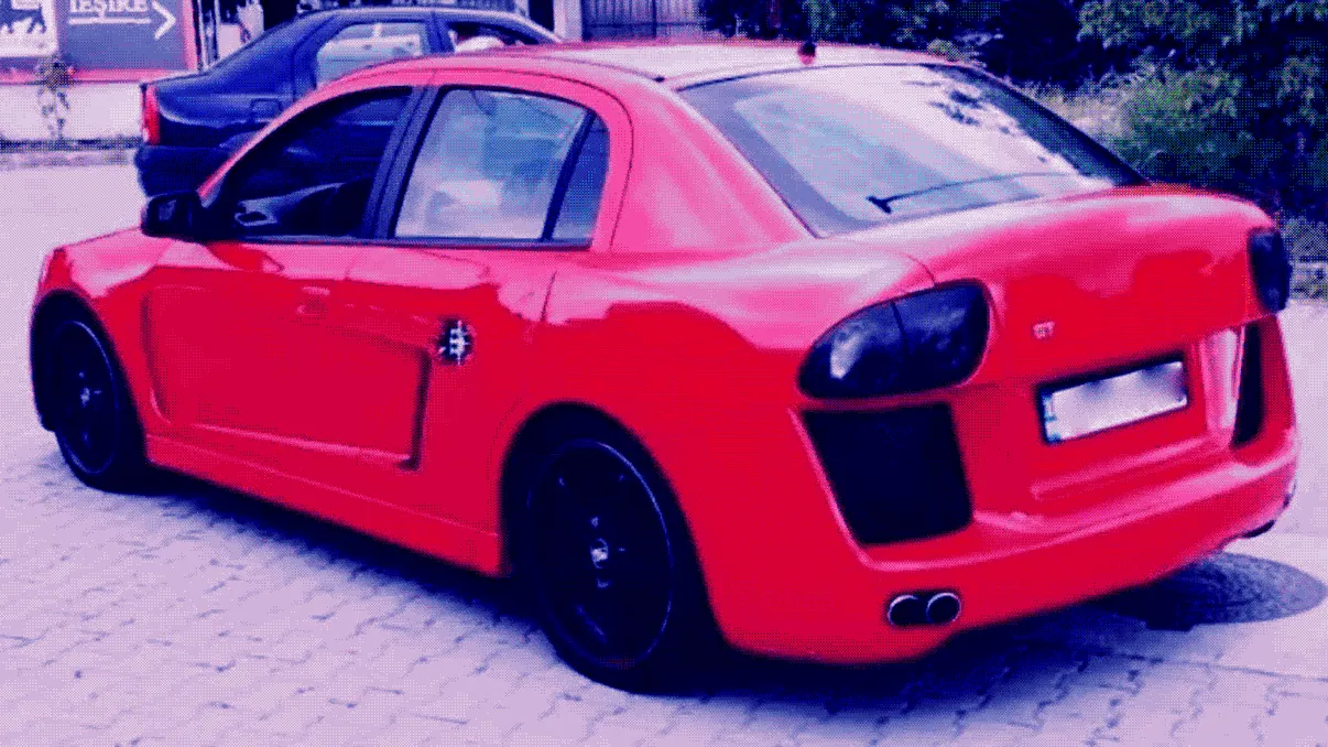 Un român a vrut să vândă un Opel Astra drept un Audi R8