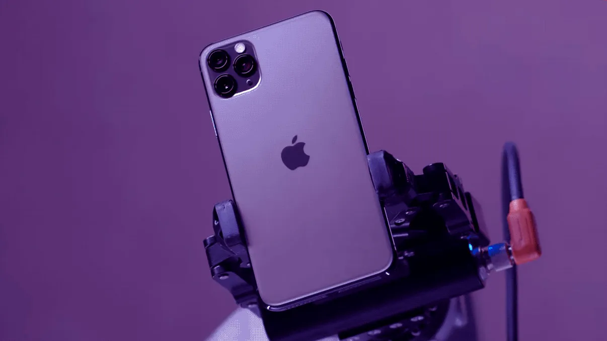 Păreri despre iPhone 11 Pro: telefonul care îngroapă camerele foto compacte?