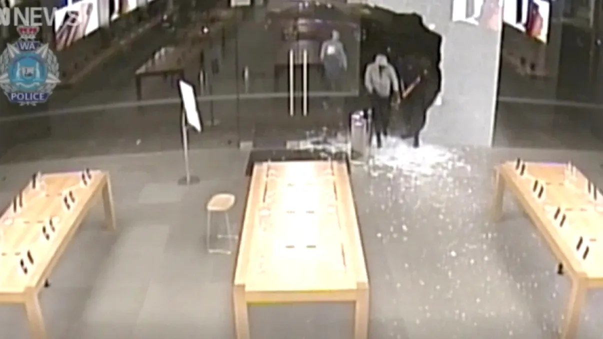 Au furat iPhone-uri în valoare de 300.000 de dolari: de ce nu le pot vinde sau folosi