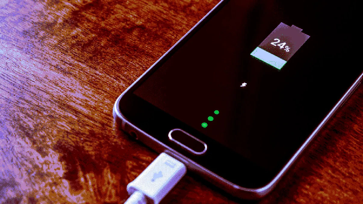 Telefonul tău, mai greu când e încărcat: care este explicația științifică