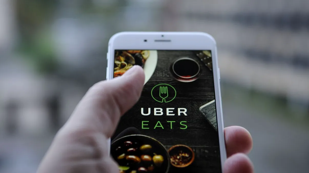 Drona Uber Eats care ți-ar putea aduce, cândva, sarmale acasă