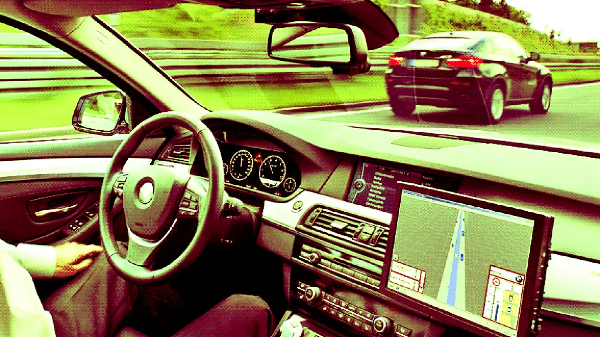 Mașinile autonome vor „vedea” după colț. O româncă e implicată în proiect