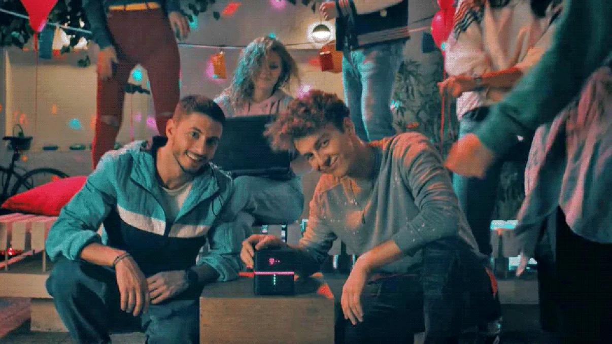 Reclama mincinoasă de la Telekom, interzisă de CNA. Care este înșelătoria?