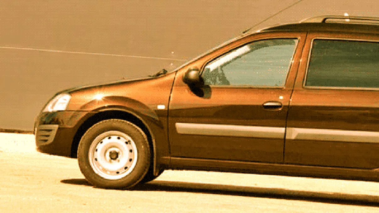 Cea mai ciudată Dacia Logan arată ca un dric. Care-i povestea ei?