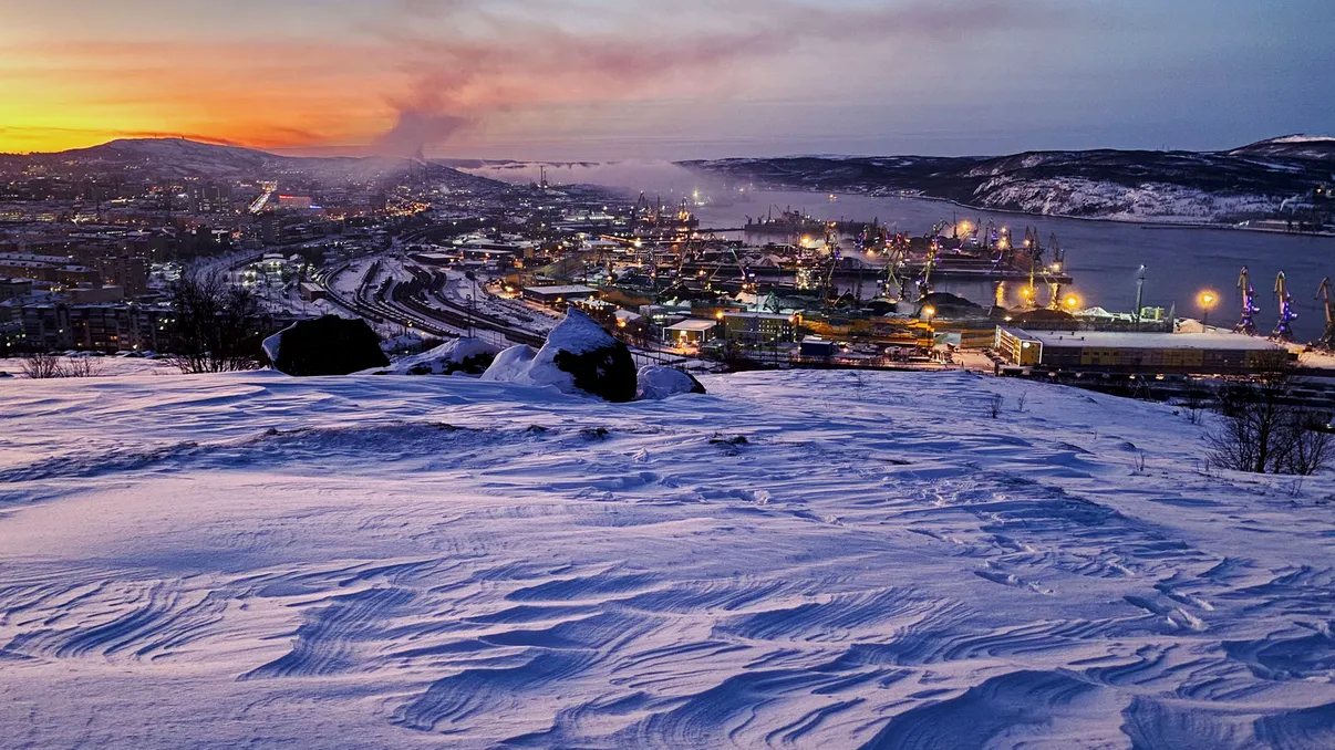 Orașul în care noaptea ține și o lună a fost fotografiat cu un iPhone 11