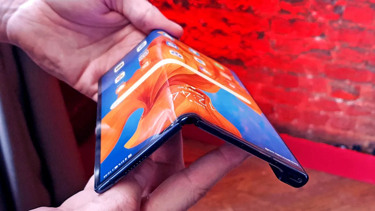 Huawei și-a prezentat noul telefon pliabil: cât de scump e Mate Xs