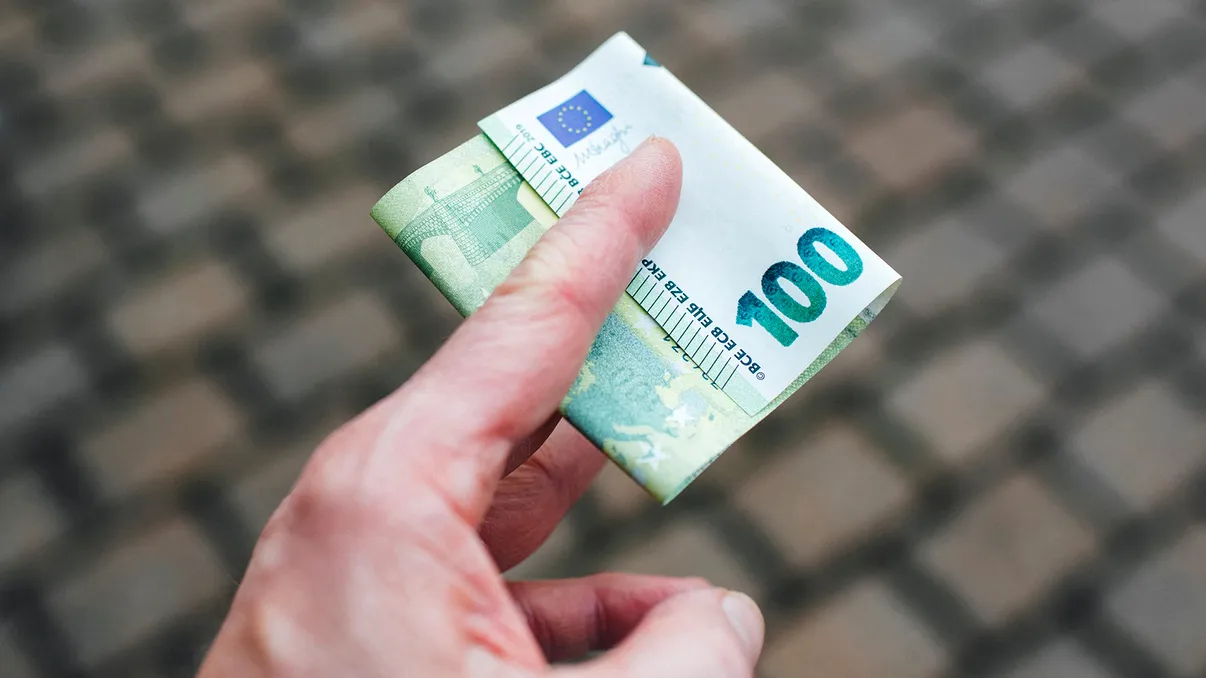 De ce băncile din România sunt implicate într-un scandal cu spălare de bani