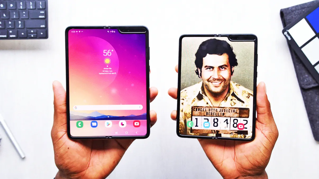 Samsung Galaxy Fold e mai ieftin, dar deghizat în acest telefon cu fața lui Pablo Escobar