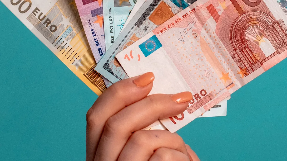 Veste uriașă: sunt miliarde de euro în conturile acestor români. Cine sunt norocoșii