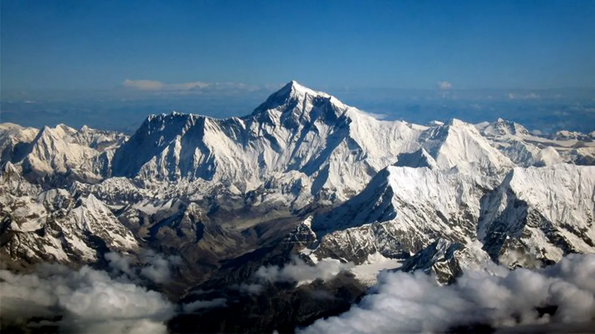 Fenomenul care nu s-a mai întâmplat de 30 de ani: Munții Himalaya vizibili de la sute de kilometri