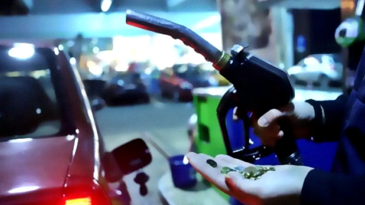 Vestea proastă pentru șoferii cu mașini pe benzină și motorină. De ce ieftinirea carburantului nu este motiv de bucurie