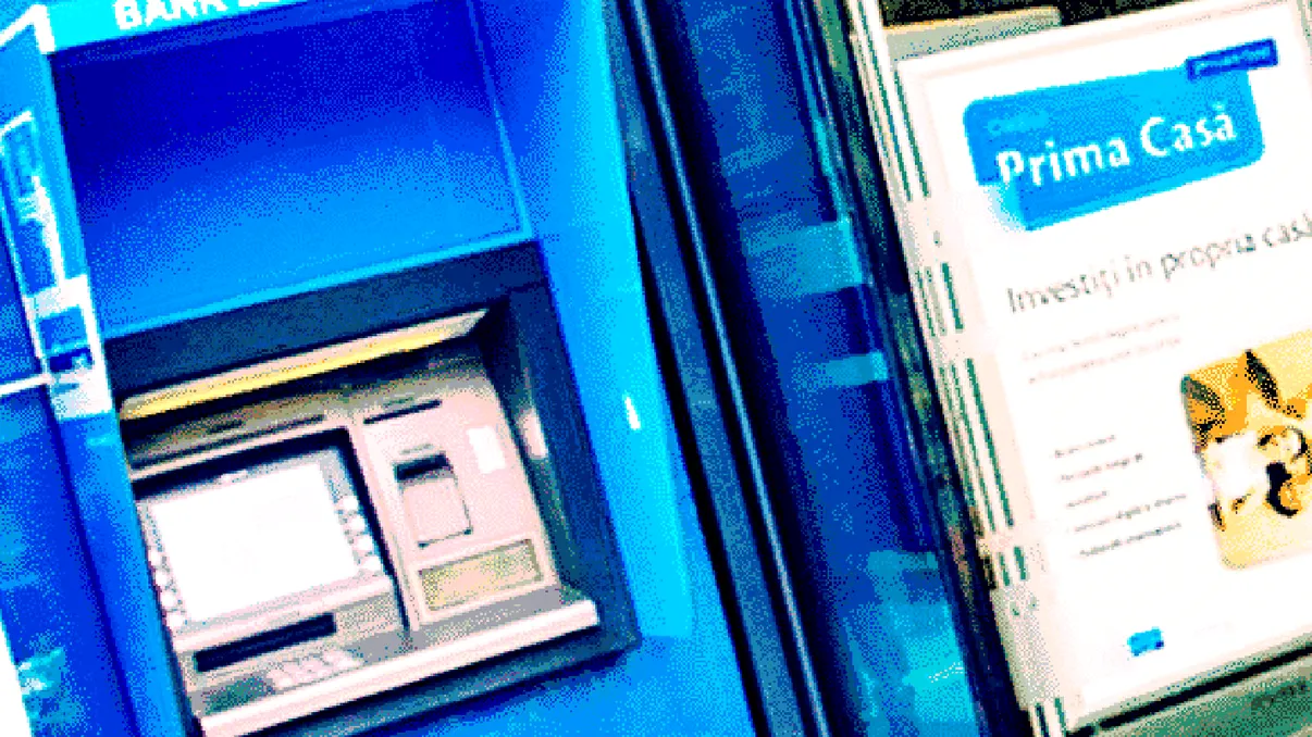 O mare bancă a dispărut efectiv din România. Ce se întâmplă cu toți clienții ei?