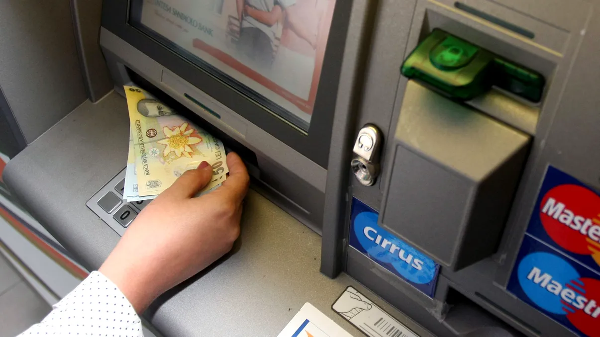 Banii intră direct pe card! Bucurie totală pentru mii de români! Banii intră chiar de acum