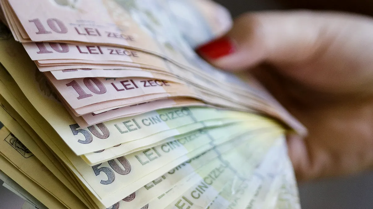 Se dau până la 710 lei pentru acești români. Ce trebuie să facă acum cu ei