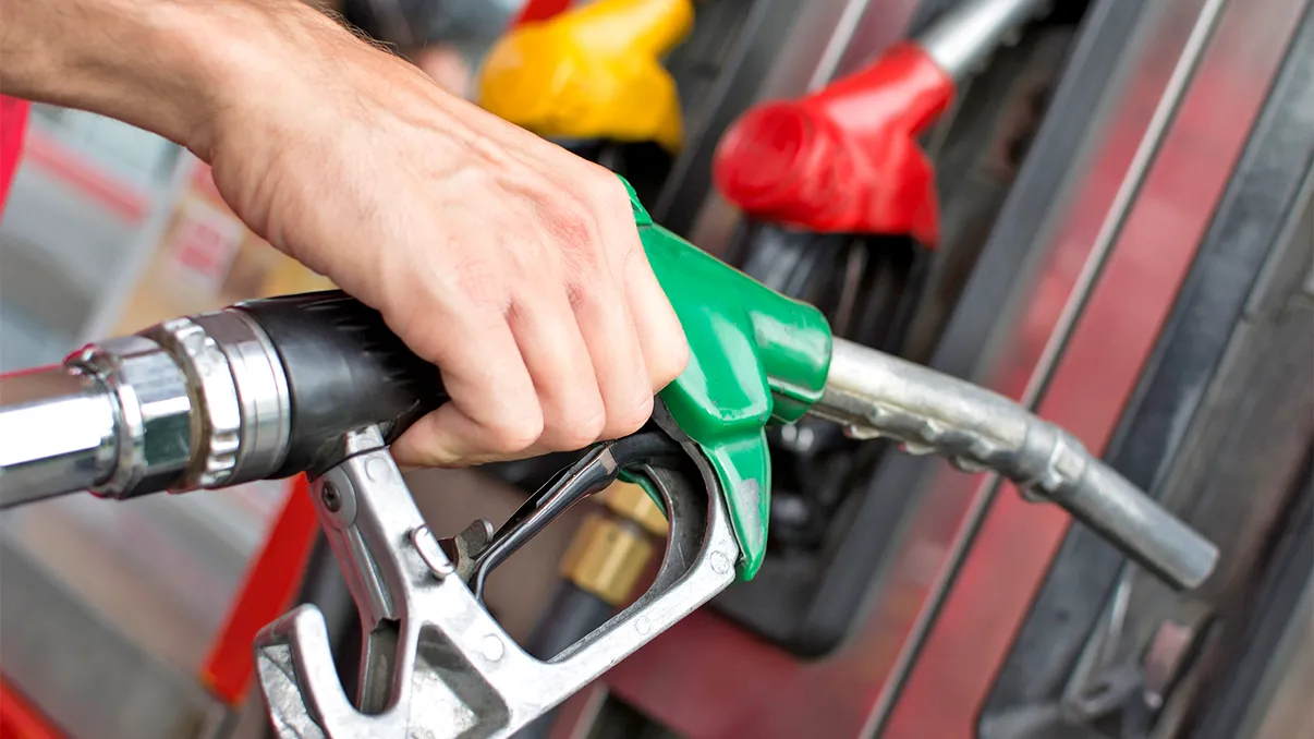 Toți șoferii cu mașini pe benzină și motorină trebuie să știe asta. Greșeala uriașă care îți poate distruge autovehiculul