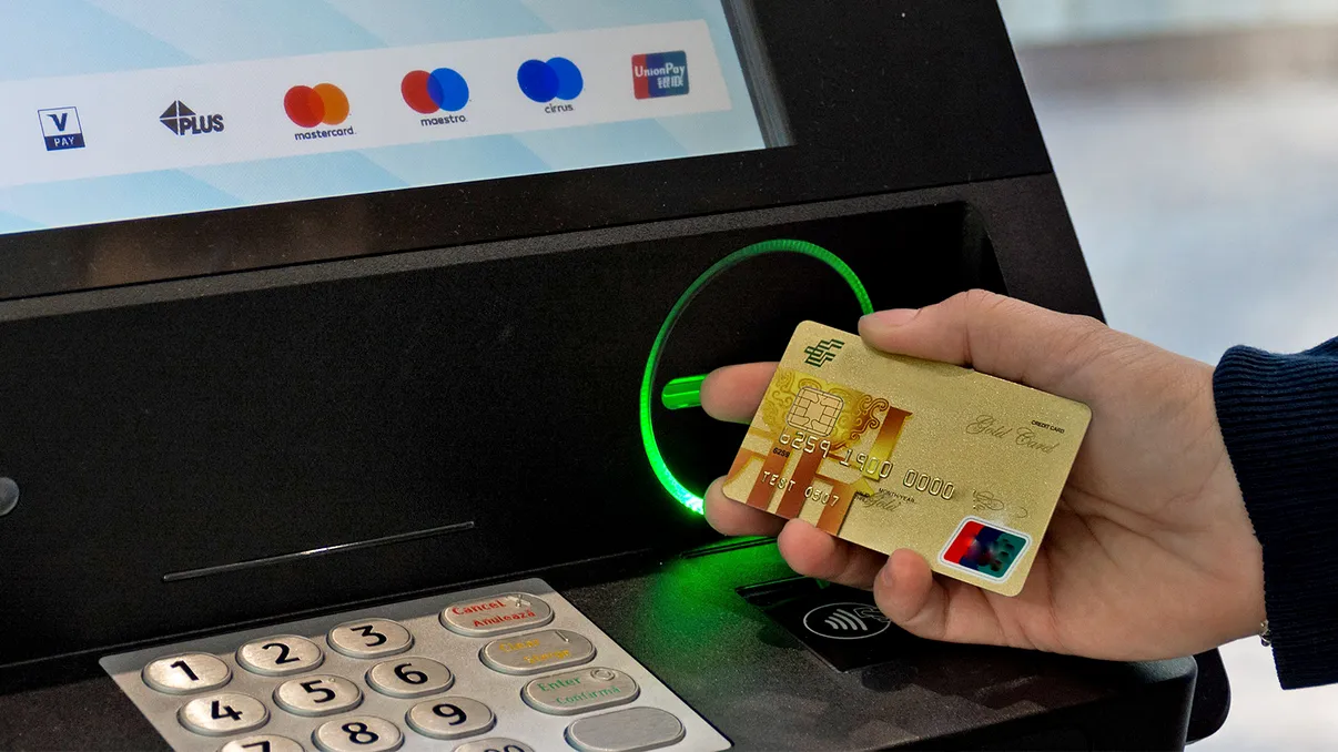 Toți românii cu card bancar trebuie să știe. Rămâi fără bani dacă ignori aceste detalii