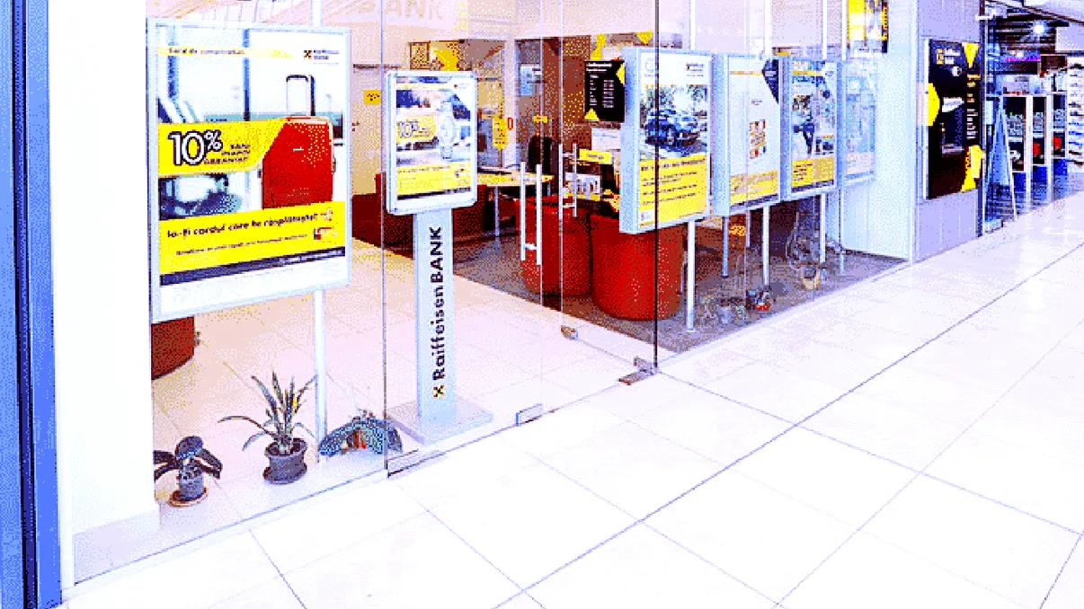 Vestea surpriză pentru mii de români care au cont bancar: Raiffeisen dezvăluie ce se întâmplă în timpul stării de urgență