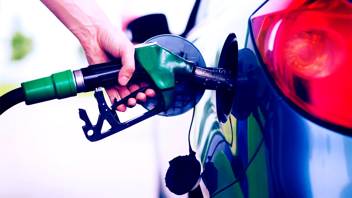 Vestea zilei pentru cei care au mașini pe motorină și benzină. Totul se întâmplă acum la pompă