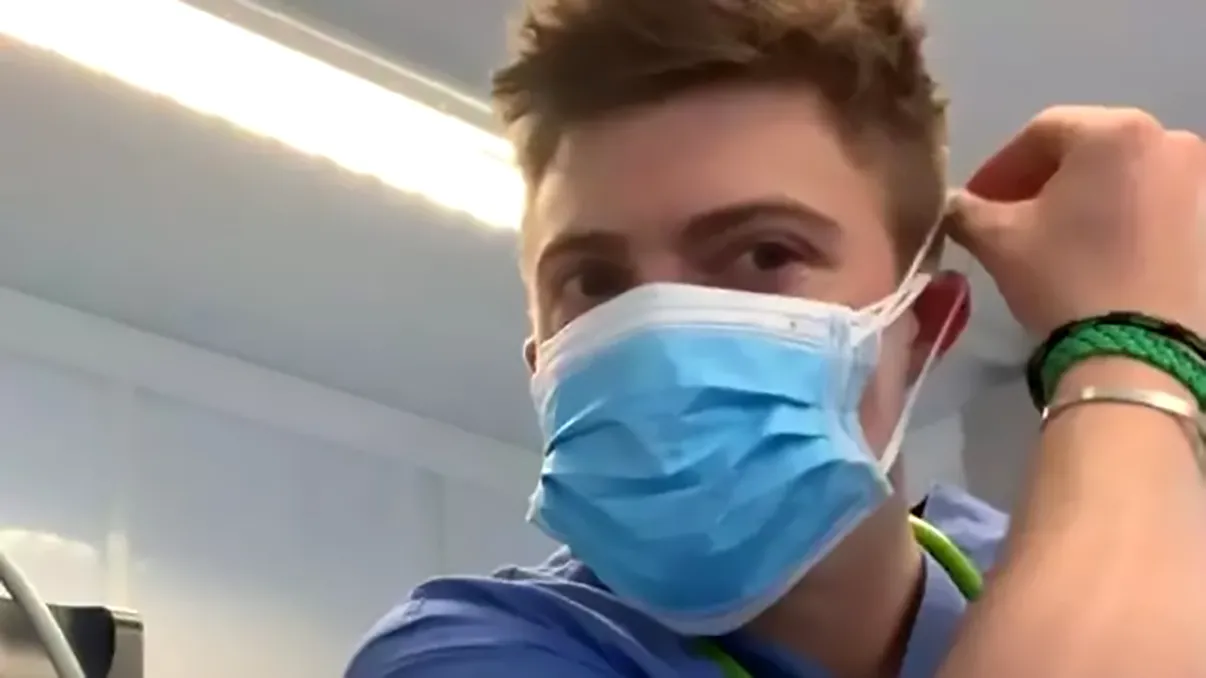 A desființat de unul singur mitul măștilor de protecție: gestul unui doctor, devenit viral