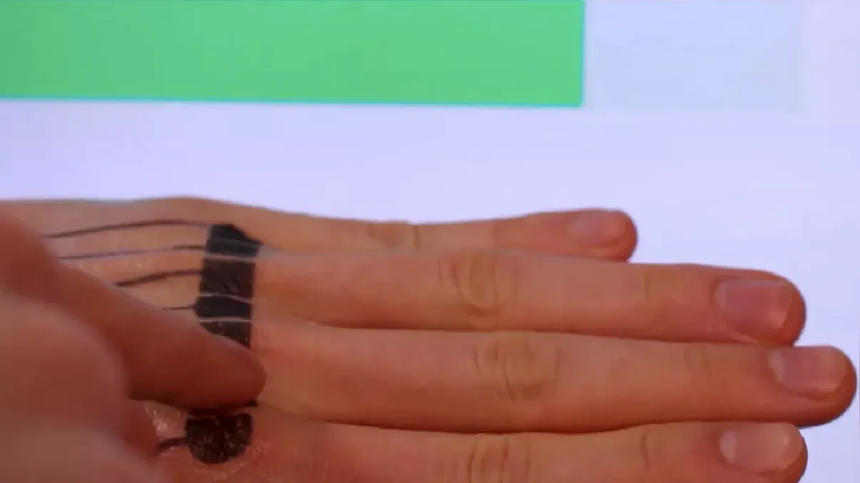 Google lucrează la niște tatuaje care îți transformă corpul într-un touchpad