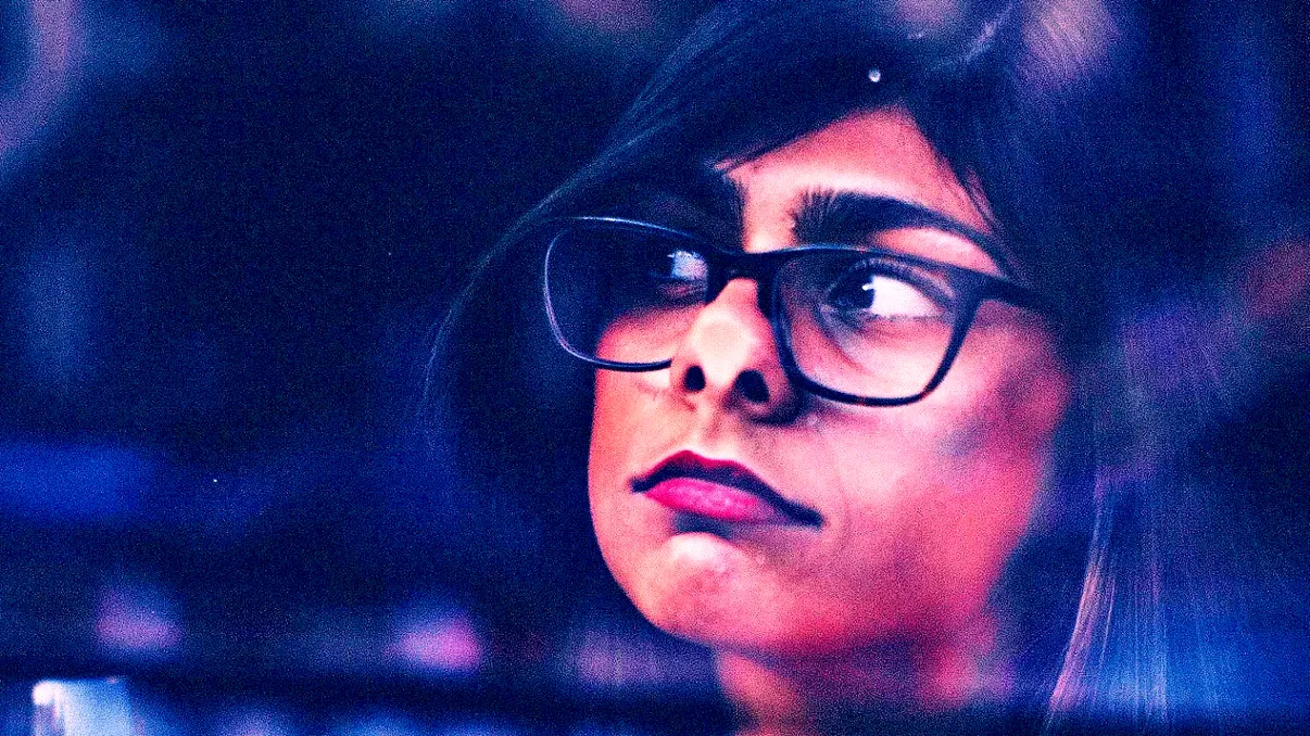 Mia Khalifa a luat 10 la bacalaureat în România, pentru că asta e lumea în care trăim acum