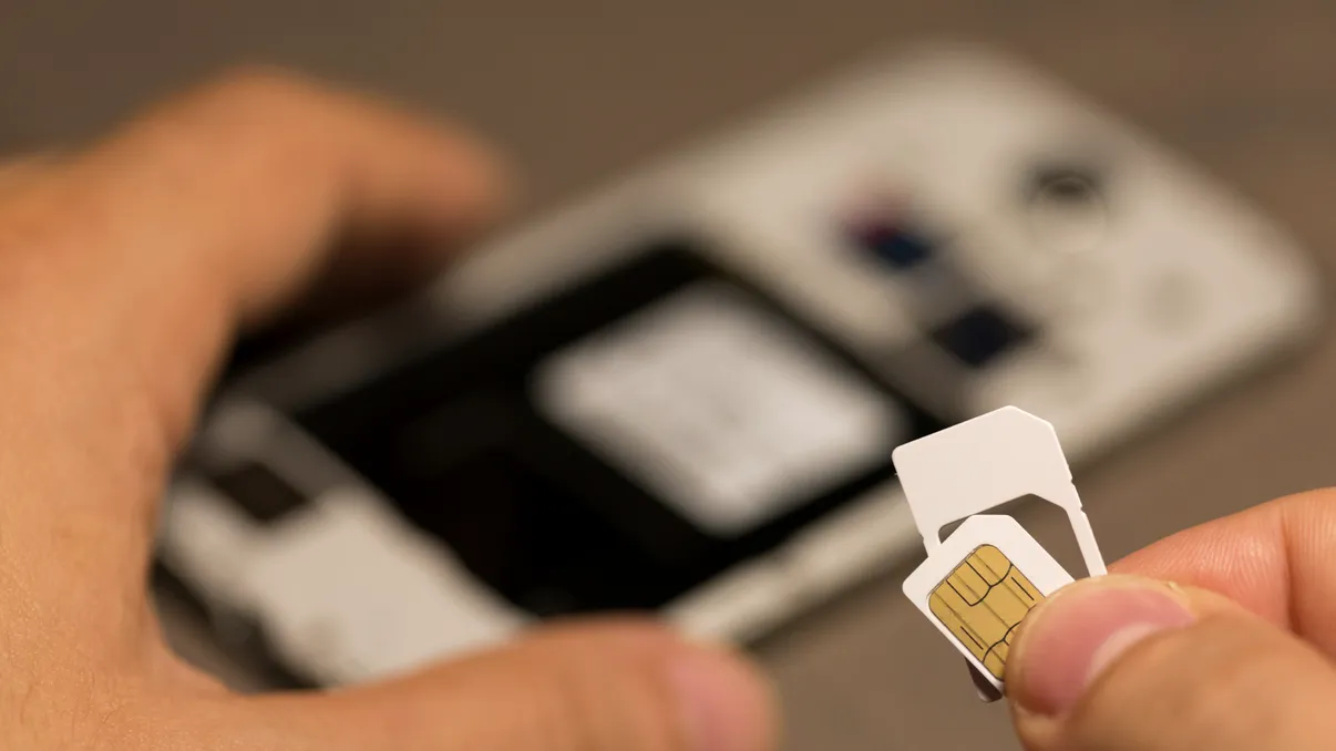 Cartelele SIM speciale pe care hackerii le folosesc ca să-ți fure banii