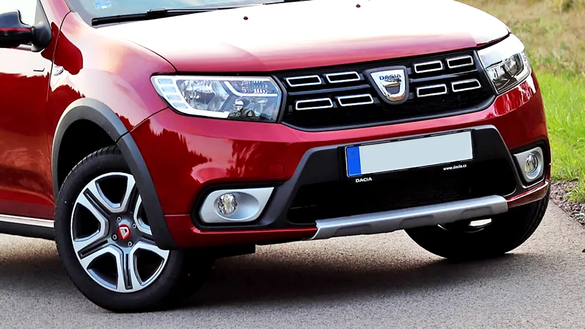 Dacia de senzație a ajuns pe străzi. E scoasă în probe, dar încă e ținută „la secret”