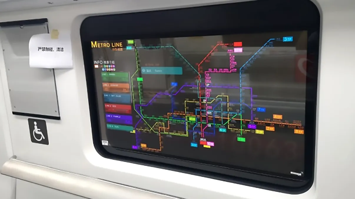 Viitorul dominat de ecrane transparente a sosit: au fost integrate la metrou