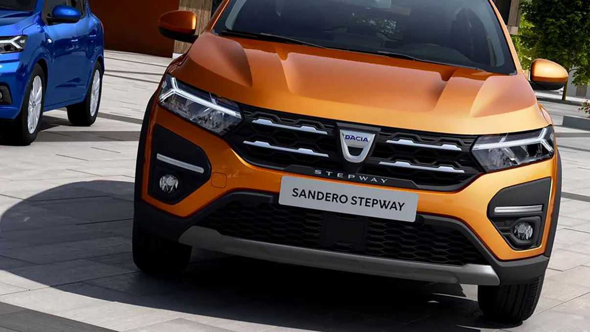 FOTO Noua Dacia a scăpat pe străzi: rămâi mut când vezi cum arată în realitate