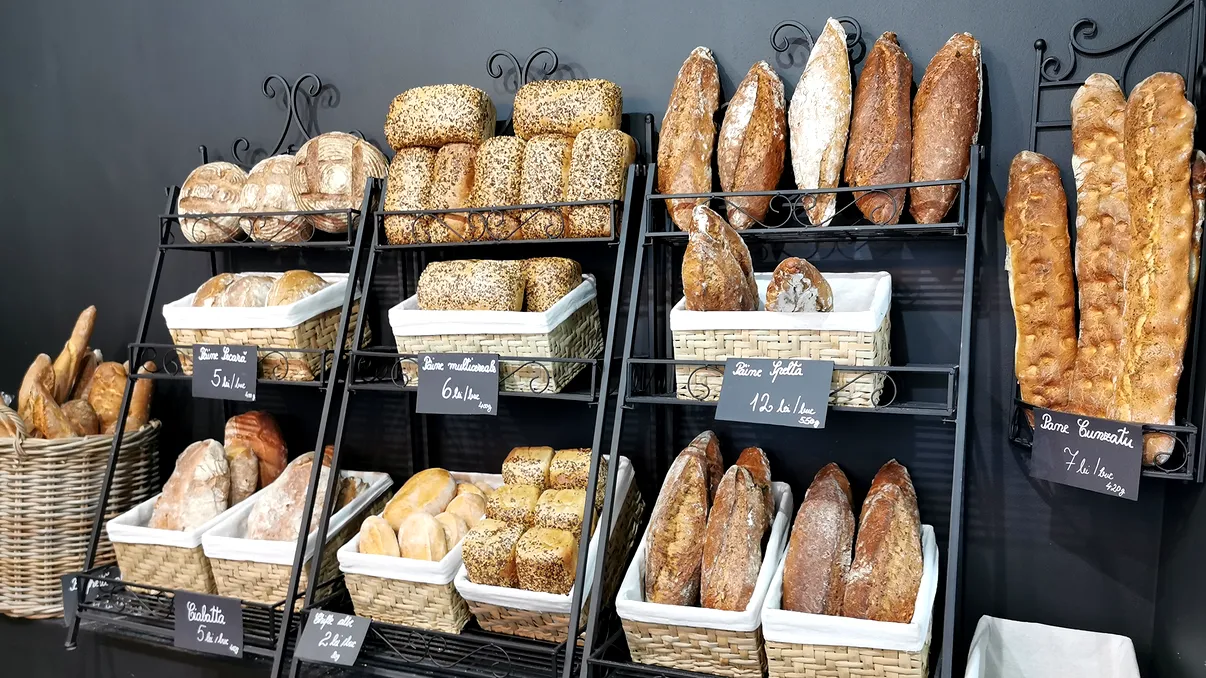 Cu sau fără ambalaj: ce se întâmplă cu pâinea, un posibil transmițător de coronavirus