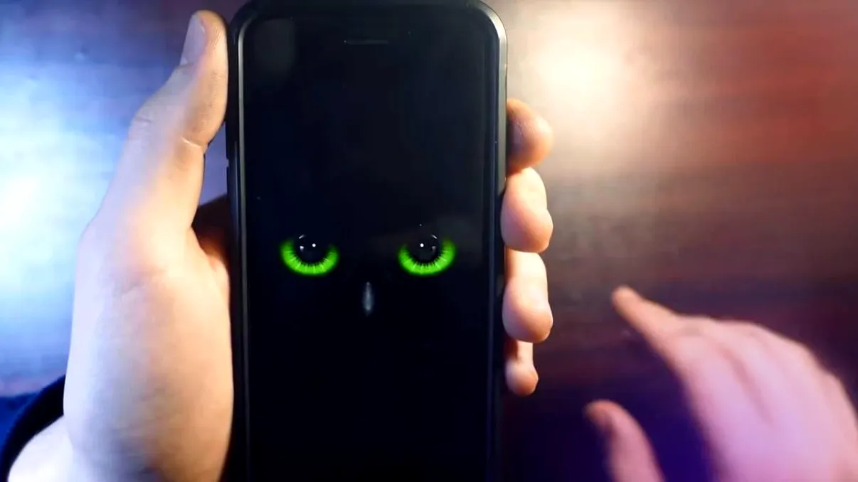 Oricine îți poate asculta telefonul cu mare ușurință. Dezvăluirea șocantă despre Facebook Messenger