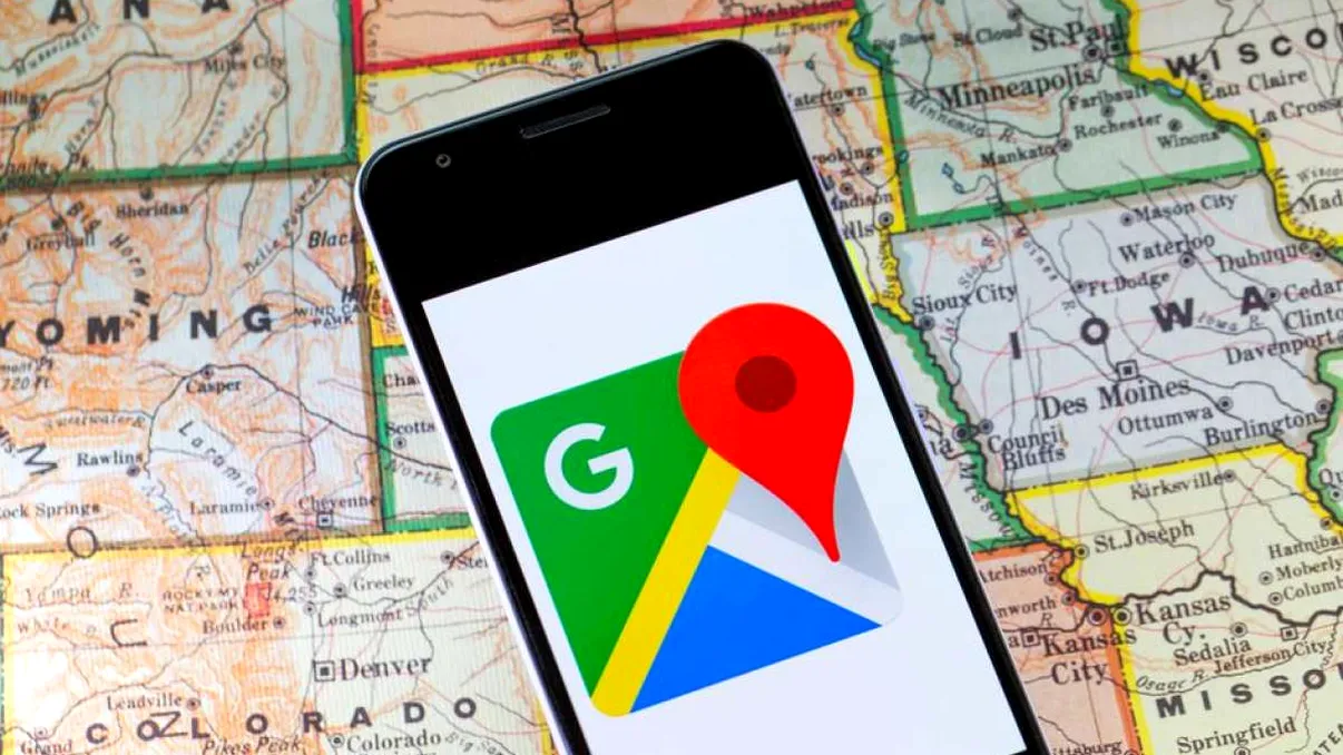 Google Maps îți permite acum să plătești pentru parcare și călătorii direct în aplicație