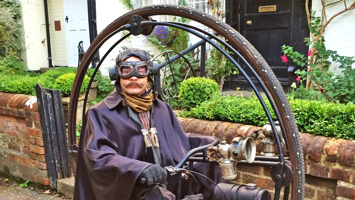 Cum am ajuns la mașini electrice, zburătoare și alte automobile bizare