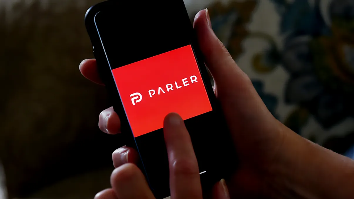 Popularitatea rețelelor sociale ”alternative” a explodat: ce sunt Parler și MeWe