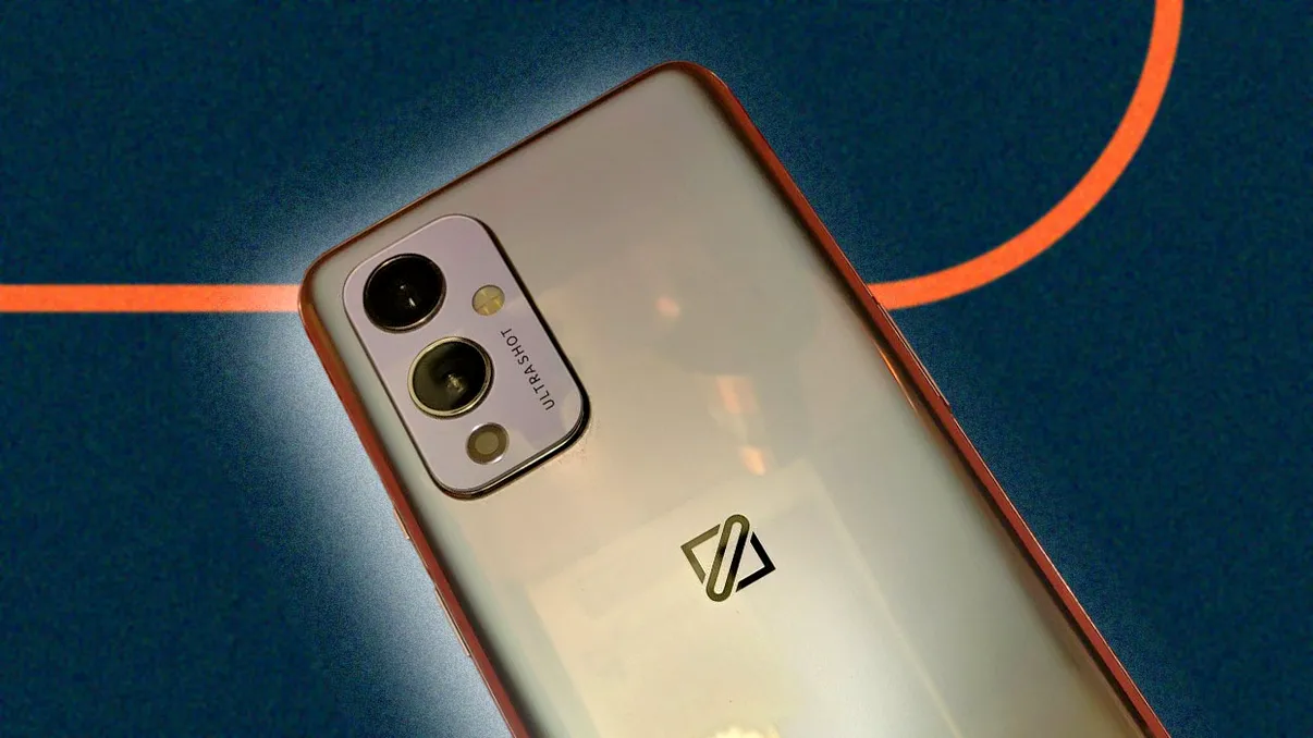 Unul dintre cele mai așteptate telefoane din 2021 a ajuns deja pe eBay. Cum concurează cu Samsung S21