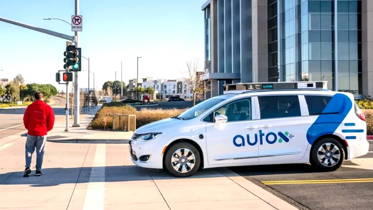 Primele taxiuri autonome, fără șofer, au ajuns pe străzi: unde le poți experimenta