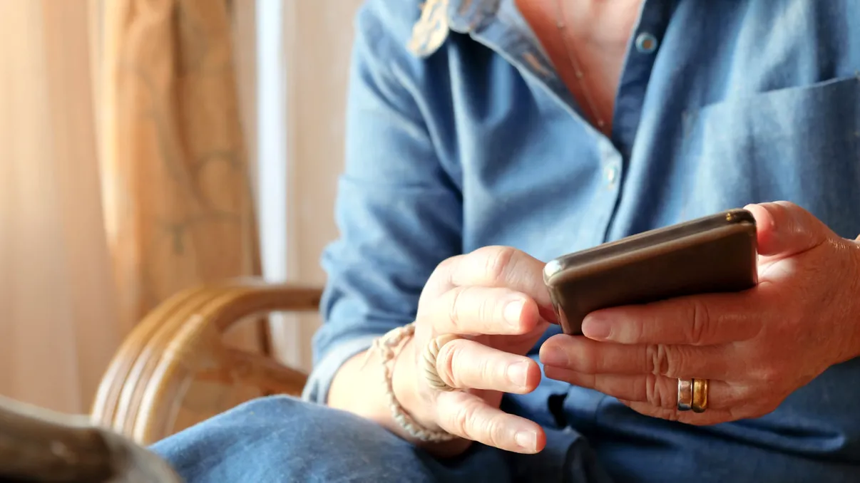 Dacă răspunzi la acest telefon rămâi fără bani. 